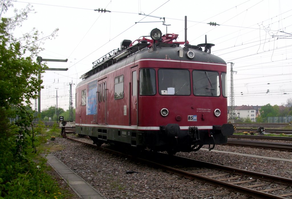 Am 1.Mai 2013 war dieser Turmtriebwagen am Karlsruher Hauptbahnhof abgestellt.

