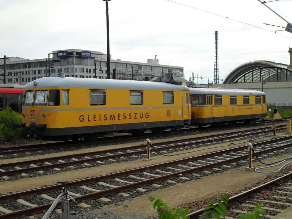 Am 20. Juni fand ich diesen Gleismesszug (725 002 und 726 002) von DB Netz auf einen der Abstellgleise in Dresden Hbf vor. 