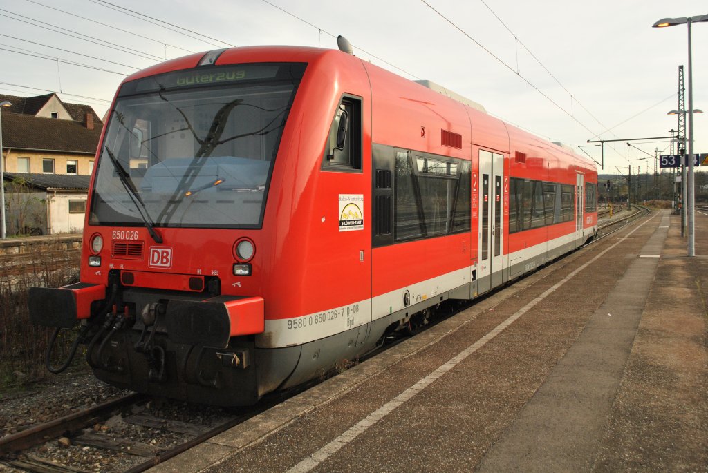 Am 20. November 2010 steht 650 026 abgestellt, als Gterzug (nach Anzeige), in Plochingen Hbf.