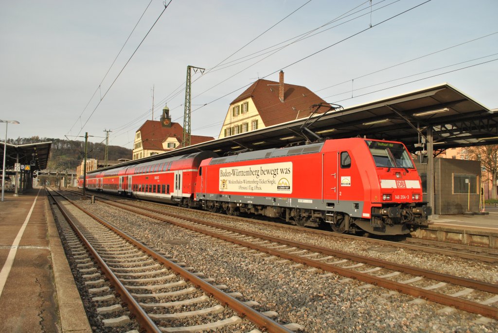 Am 20. November 2010 steht 146 204-4 mit einem IRE nach Stuttgart Hbf in Plochingen.