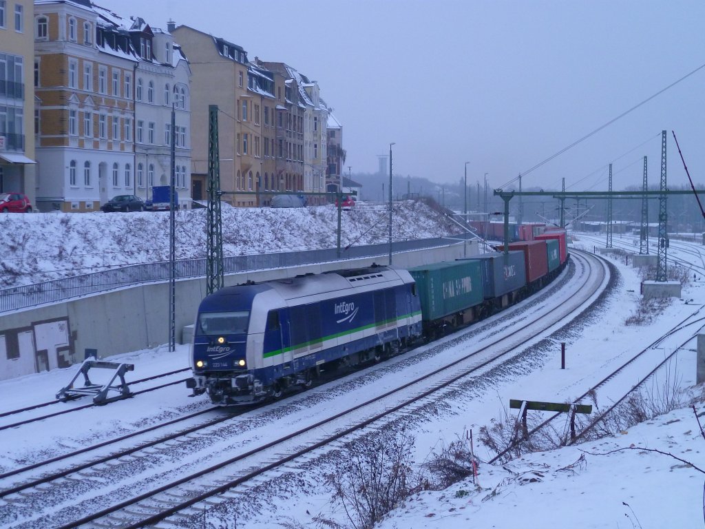 Am 20.01.13 fuhr die 223 144 mit einem Containerzug nach Hof, hier die Ausfahrt in Plauen/V. oberer Bahnhof 