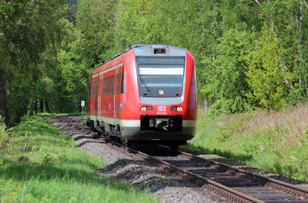 Am 20.05.2013 ist 612 653 mit dem RE 3048 auf den Weg nach Lichtenfels und ist kurz vor seinem nchsten Halt in Marktschorgast.
