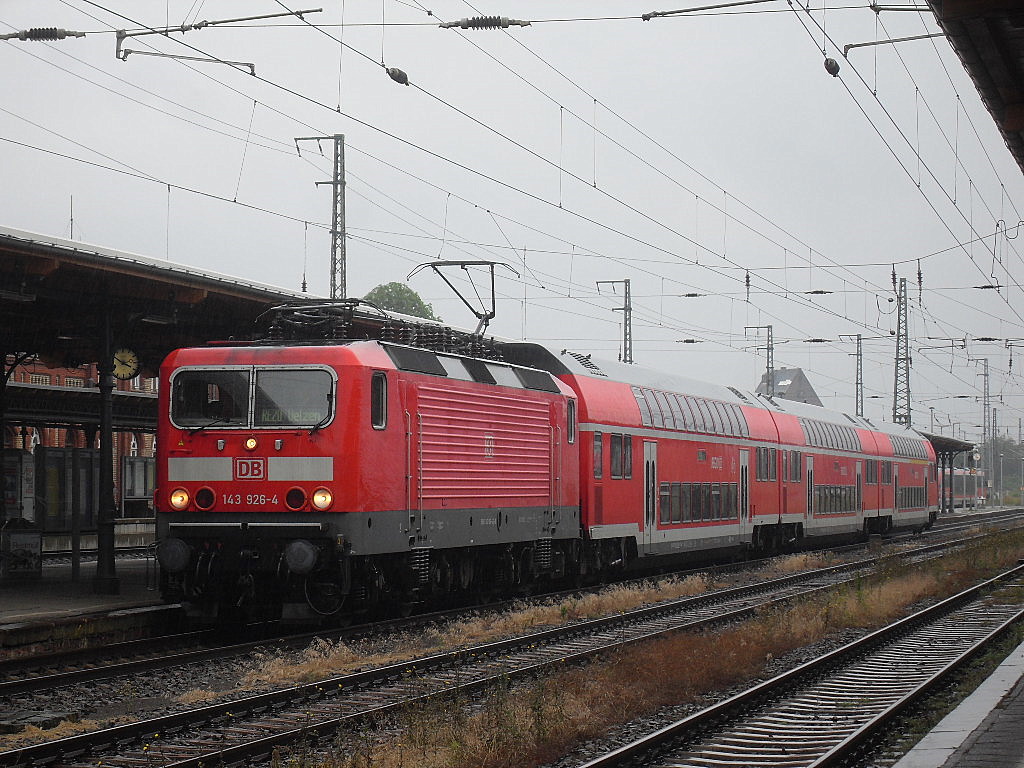 Am 20.06.2012 kam 143 926 mit einem RE 20 nach Uelzen durch Stendal. 