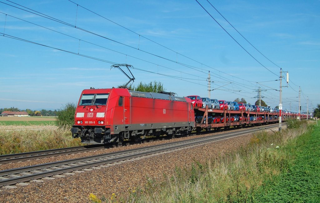 Am 20.Jahrestag der deutschen Wiedervereinigung dem 03.10.2010
war die 185 355 mit einem Autozug nahe Marchtrenk unterwegs.