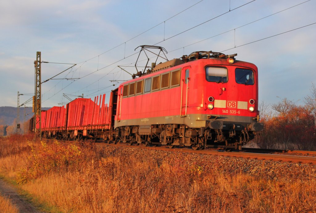 Am 20.November 2012 ist 140 535 mit EK 53791 bei Burgstemmen auf dem Weg nach Gttingen Gbf.