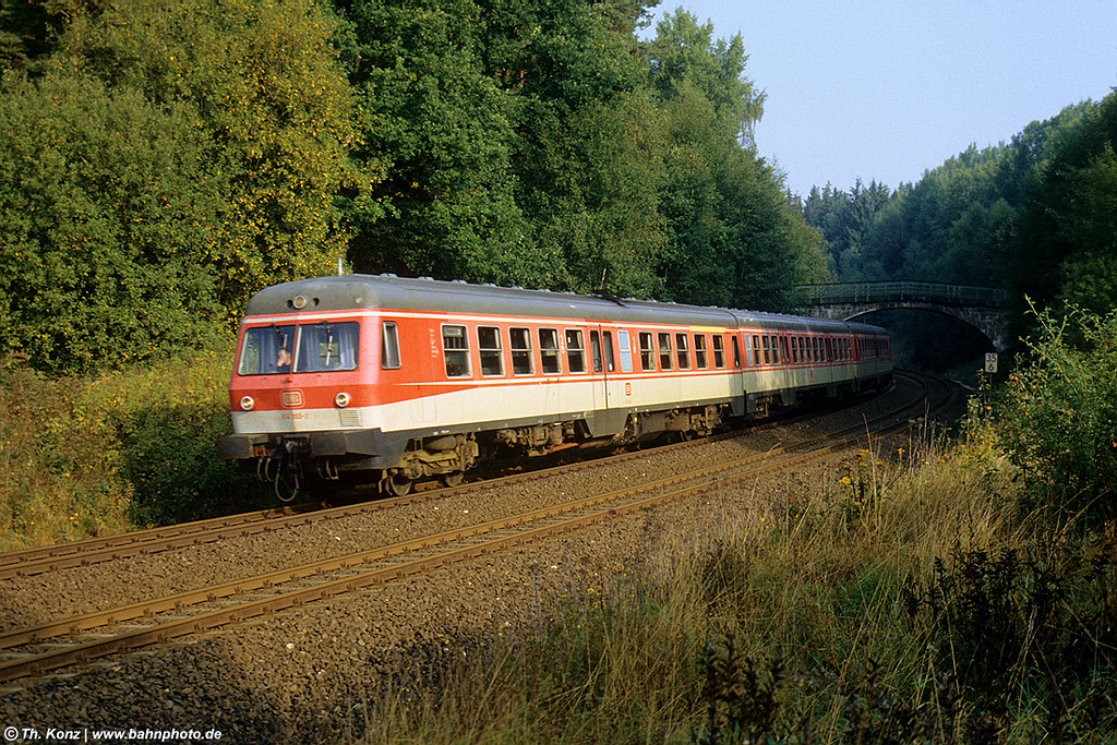 Am 21. September 1991 erreicht 614 003-2 als Nt 5963 nach Weiden in Krze Wiesau.