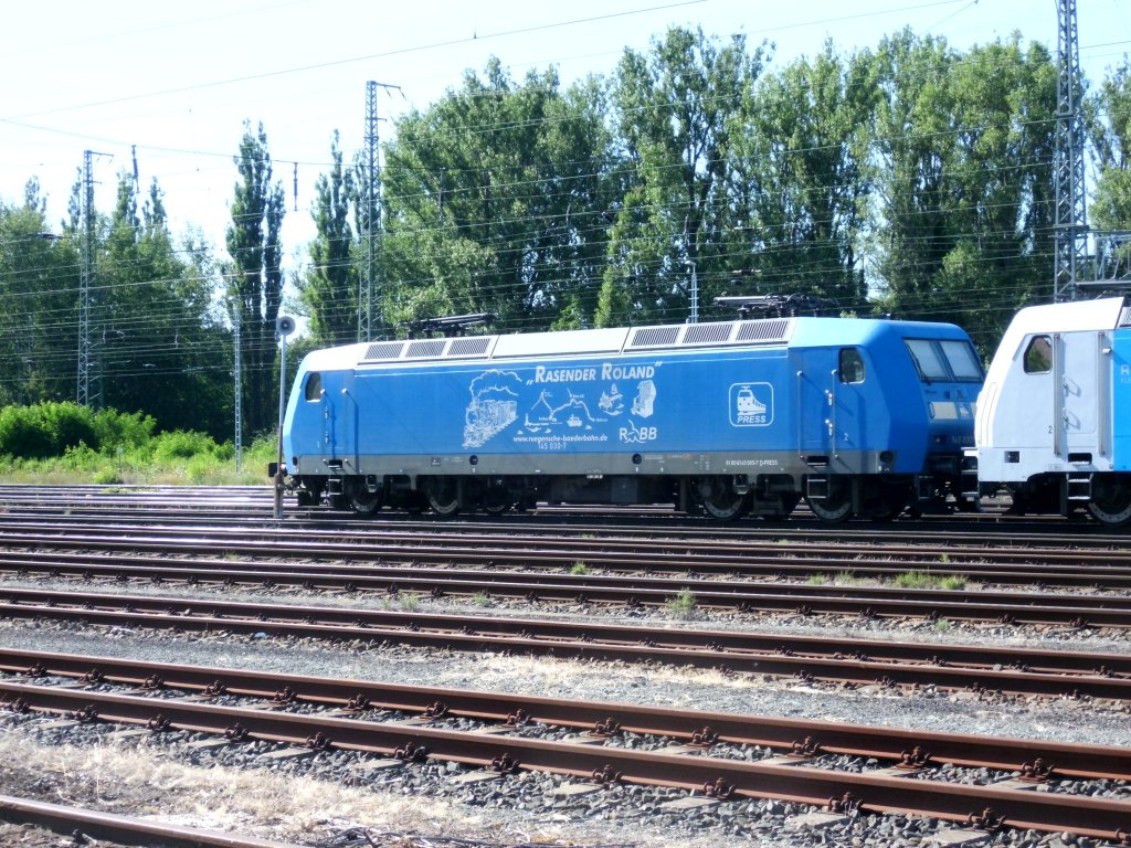 Am 21.07.2013 stand 145 030 im Gterbahnhof Stendal abgestellt. 