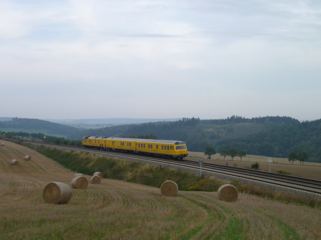 Am 21.09.11 schlich sich der Schienenprfzug (BR 614) an. Hier ein Nachschu in Ruppertsgrn als er Richtung Plauen/V. fuhr.