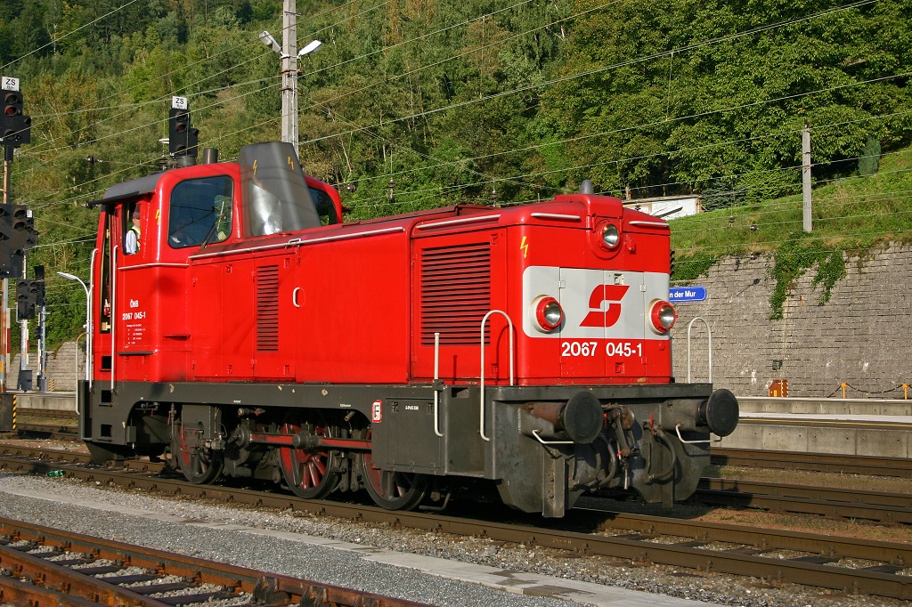Am 21.09.2005 war die 2067 045 als Verschubreserve in Bruck/Mur eingesetzt.
