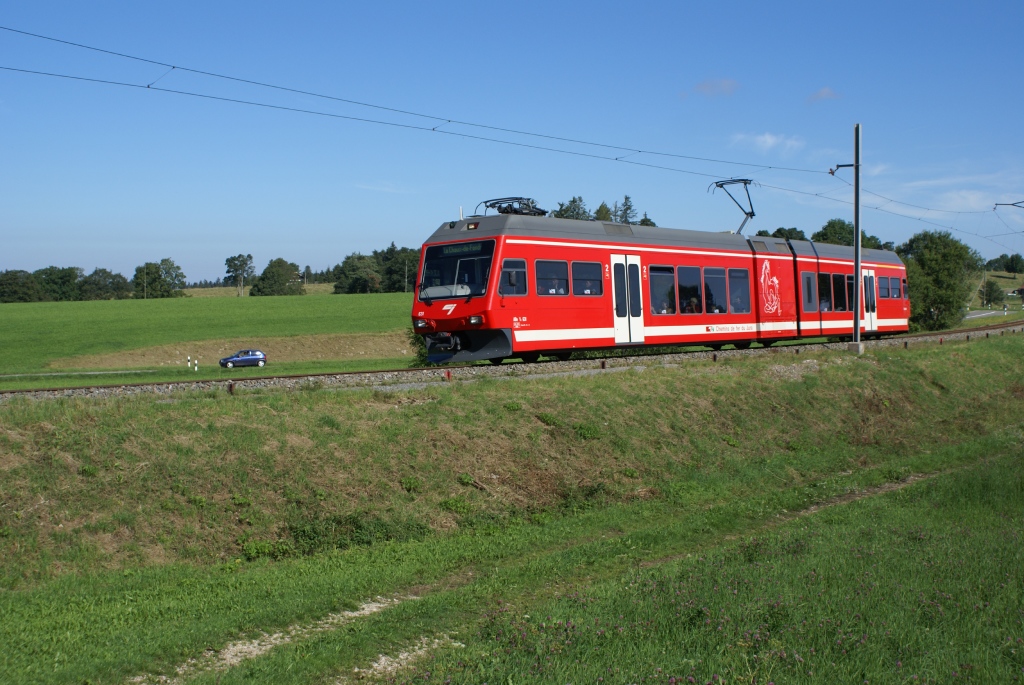 Am 21.8.10 verlsst der ABe 2/6 631 Le Bochet als Reginalzug nach La-Chaux-de-Fonds.
