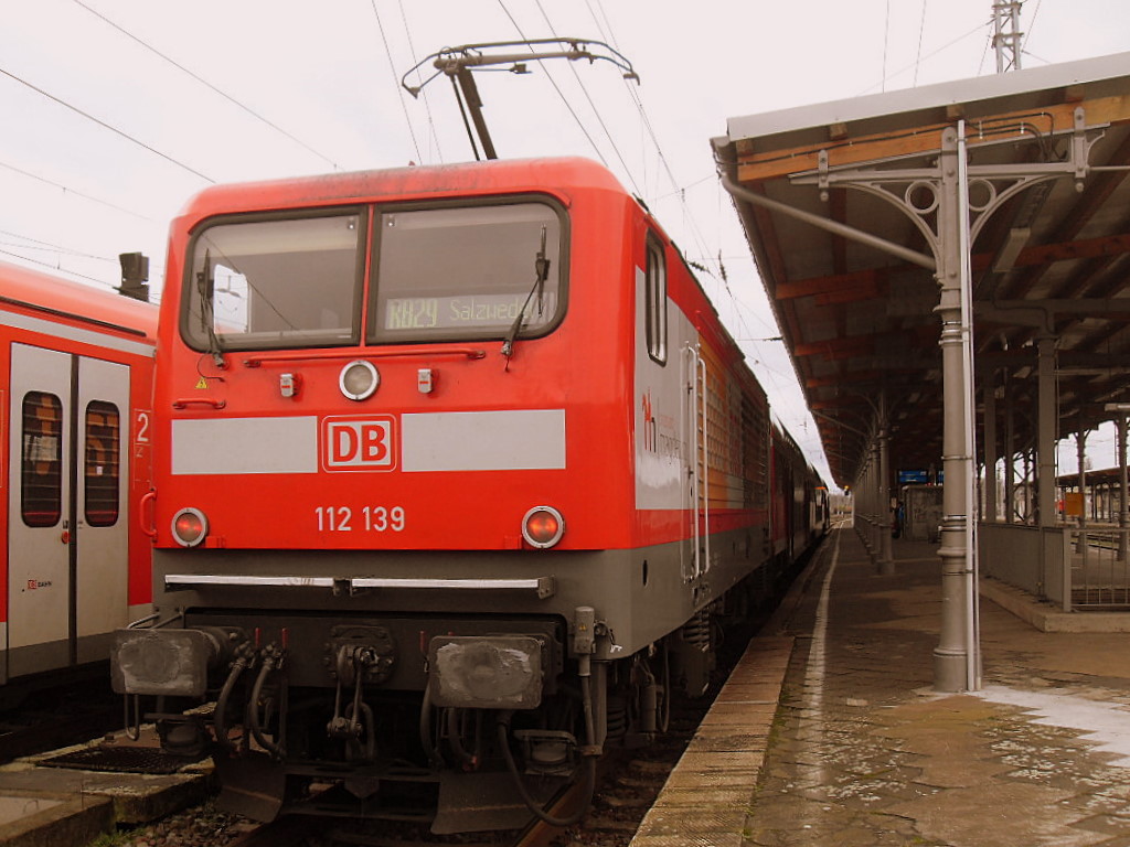 Am 22.01.2012 fuhr 112 139 mit ihrem Zug (OTTO HAT ZUGKRAFT)die RB 29 (RB 27568)von Stendal nach Salzwedel.
