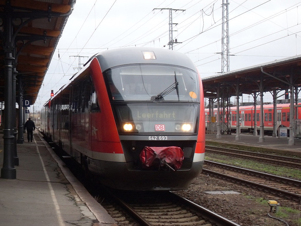 Am 22.01.2012 kamen 642 193/693 und 642 233/733 als Leerfahrt aus Magdeburg und fuhren dann als RB 13 von Stendal nach Rathenow.
