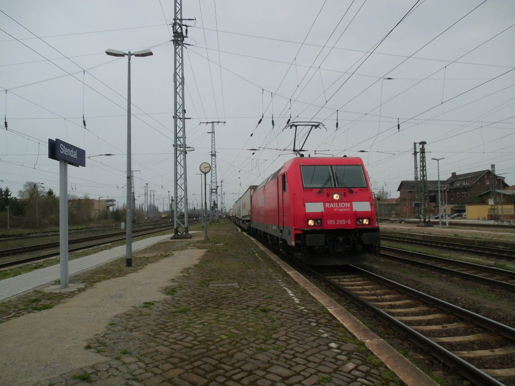 Am 22.04.2013 kam 185 289 mit einem DB Schenkerzug durch Stendal in Richtung Magdeburg.