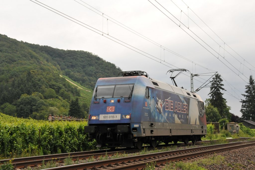 Am 22/07/2011 fuhr die 101 070-1 Adler Mannheim als LZ durch Leutesdorf rheinaufwrts Kln.
