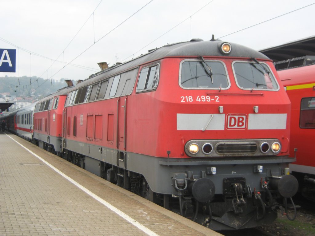 Am 22.10.2009 standen 218 499-2 und 218 164-2 abfahrtsbereit mit dem IC nach Innsbruck HBF