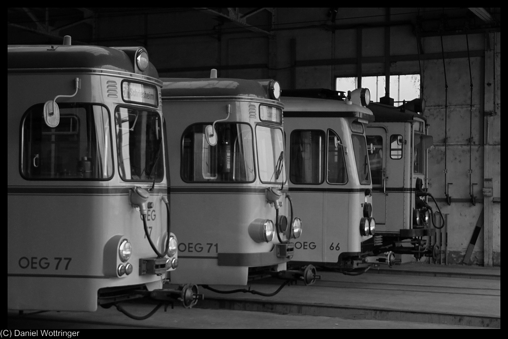 Am 23. Juli 2010 zeigten sich vier Schnheiten in der OEG-Wagenhalle Edingen: 77, 71, 66, 47/48. Fotostandpunkt war legal an der Eingangstr zur Wagenhalle durchs offene Tor...