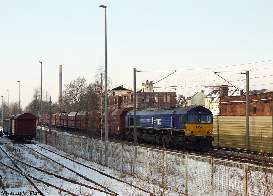 Am 23.01.2010 sind 29004 und 29003 (am Zugschluss) mit dem Kohlependel von Profen nach Chemnitz-Kchwald in Chemnitz-Schnau unterwegs.