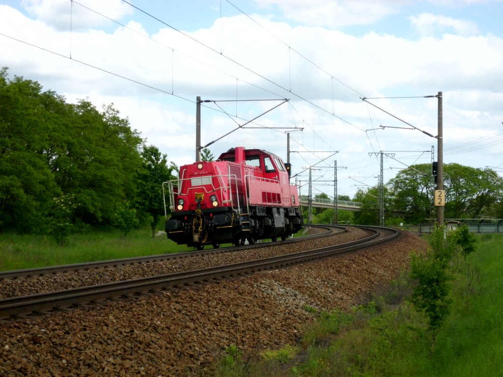 Am 23.05.2013 kam 261 019 Lz aus dem G�terbahnhof Stendal und fuhr Richtung Niederg�rne um ihre letzten Wagen abzuholen.(Fotostelle ist Warburg bei Stendal)