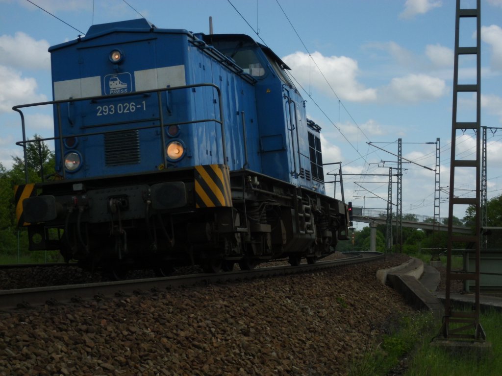 Am 23.05.2013 kam 293 026 (202 746) Lz aus dem G�terbahnhof Stendal und fuhr Richtung Niederg�rne.(Fotostelle ist Warburg bei Stendal)