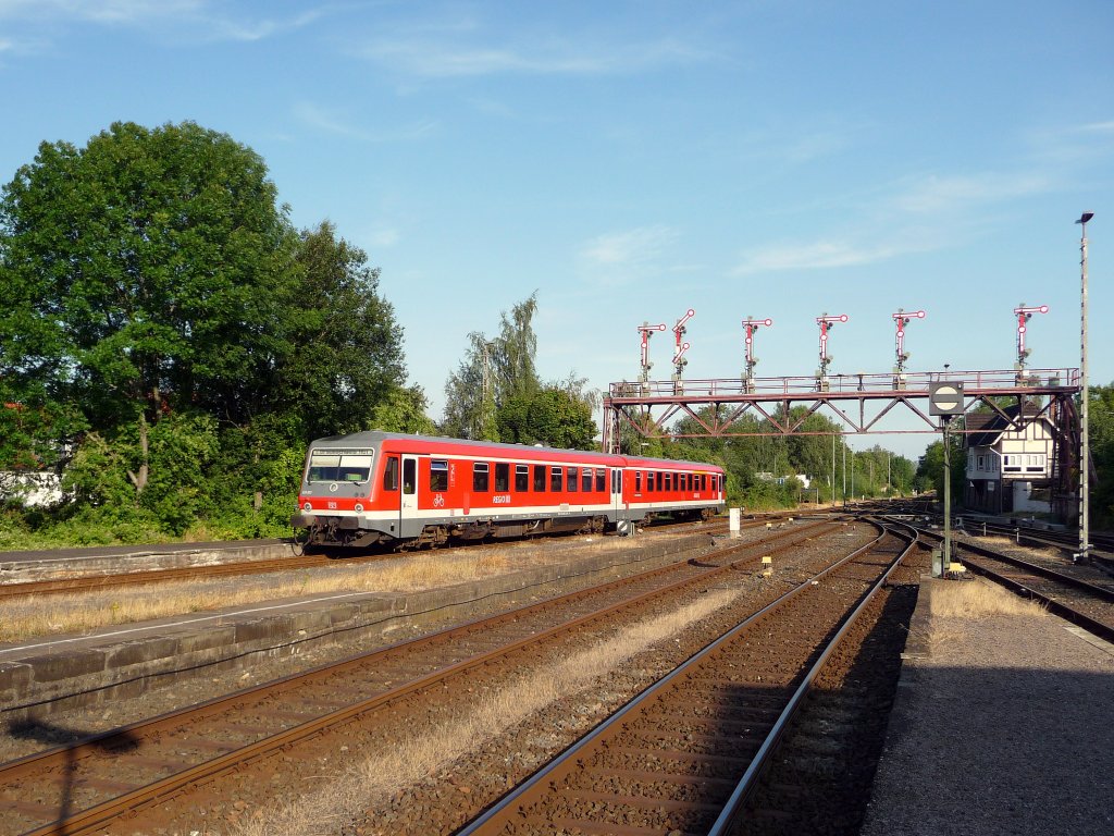 Am 23.08.2012 verlsst der Braunschweiger 628 603 [9580 0 628 603-2 D-DB] als RB 14257 den Bahnhof Bad Harzburg und passiert dabei die einzigartige Signalbrcke.