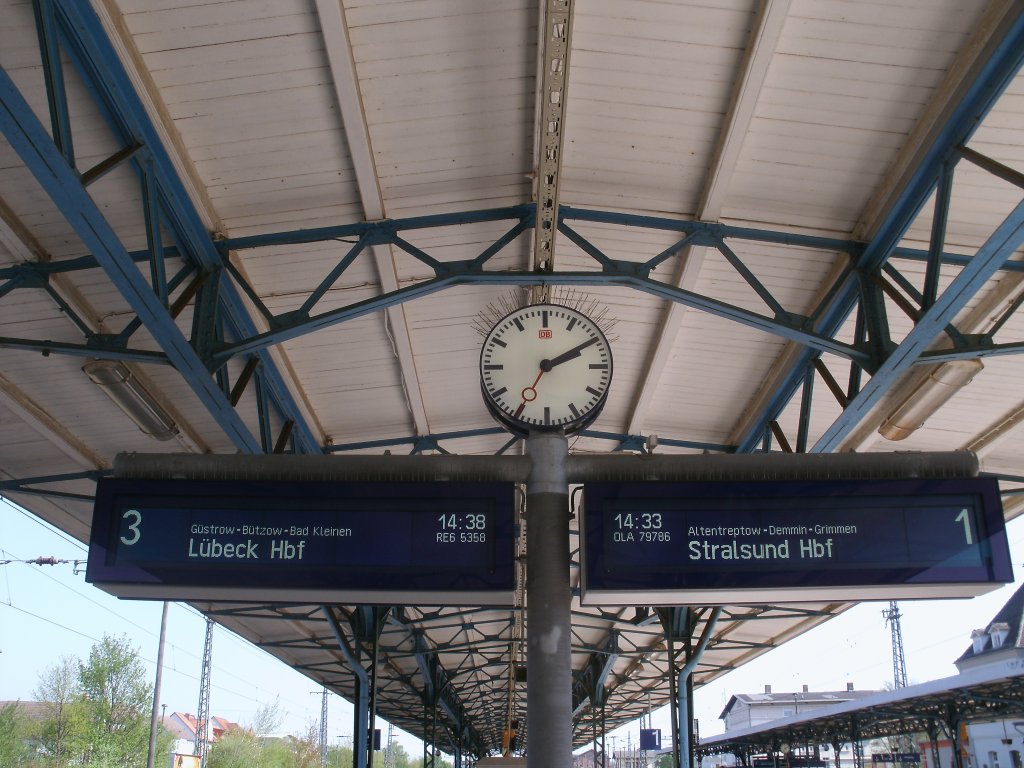 Am 23.April 2011,um 14:10 Uhr,hatte man in Neubrandenburg die Wahl nach Lbeck oder Stralsund.