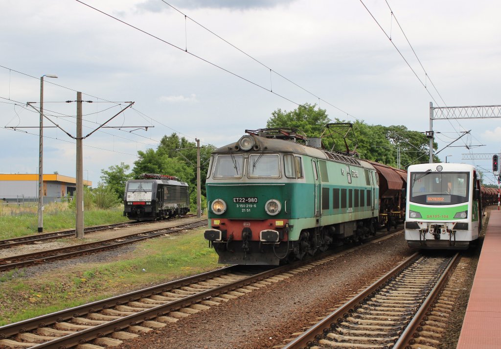 Am 23.Juni 2013 durchfuhr ET 22 980 mit einem Td-Wagenzug den Bahnhof Rzepin in Richtung Frankfurt/Oder.