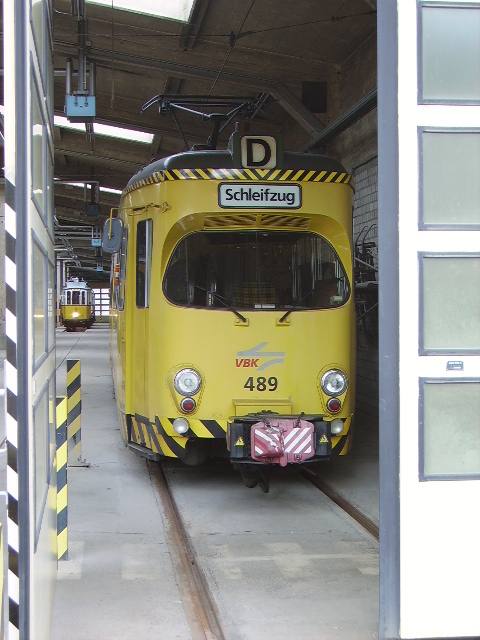 Am 24.05.09 steht der VBK Schleifzug in Depot wo die Tren offen standen und ich dadurch das Foto machen konnte