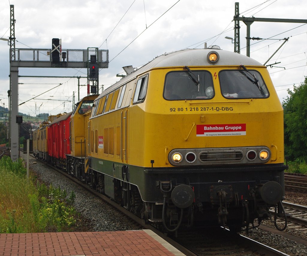 Am 24.07.2010 reichte eine kurze Stippvisite in Eisenach aus um endlich mal 218 287-1 vor die Linse zu bekommen. Unterwegs war sie mit einigem an Bahnbau-Gertschaften. Ganz am Ende auch ein 711! 