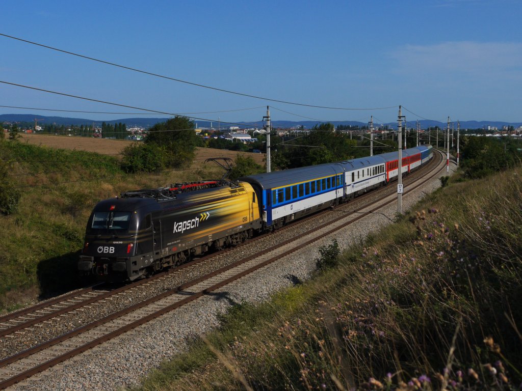 Am 24.08.12 fuhr BB 1216 210  Kapsch  mit dem EC 71 (Praha hl.n. - Wiener Neustadt Hbf) durch die Weinberge bei Neu Guntramsdorf.