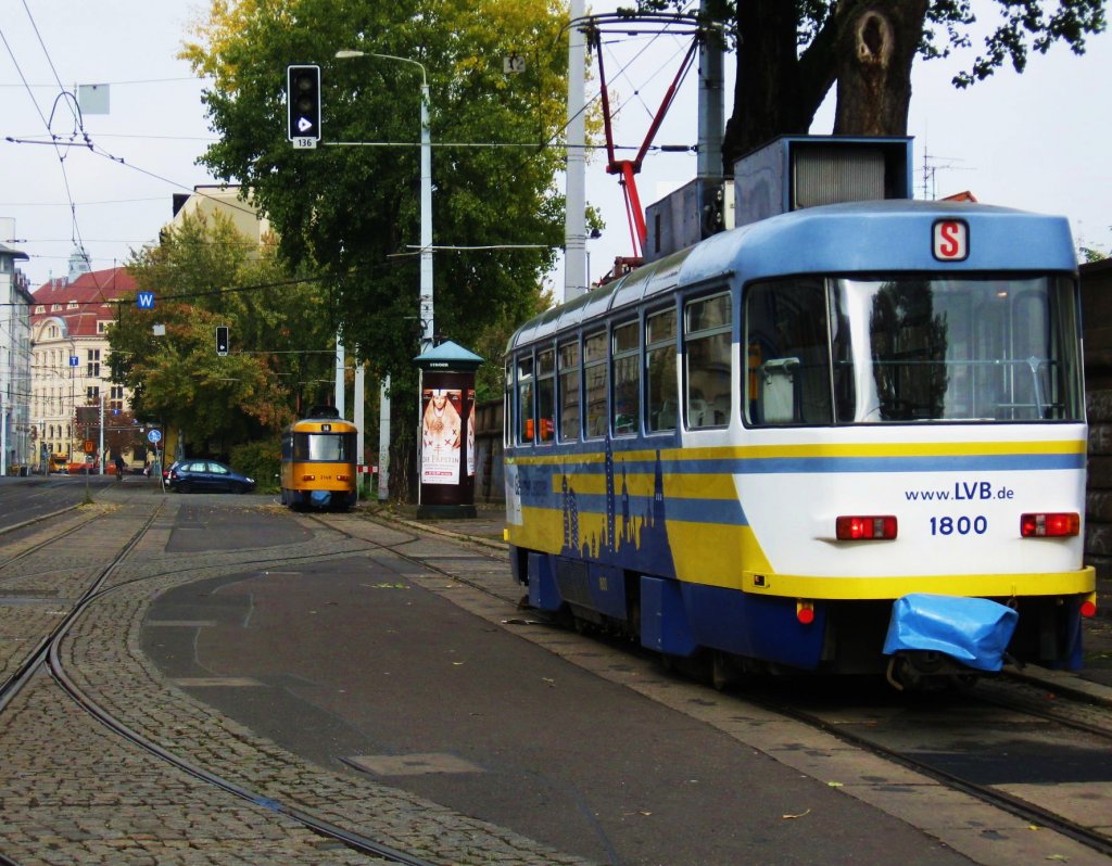Am 24.10.09 standen der Glserner Leipziger S/Groe Leipzig Stadtrundfahrt und Tatra triebwagen 2148 14/Strbf. Angebrcke standen an der Westseite de Hauptbahnhofs.