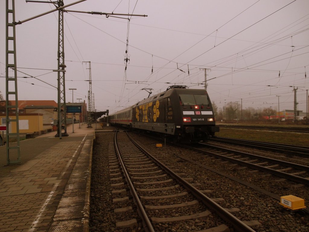 Am 24.11.2012 kam ‎101 141 mit IC 146 in Stendal an und fuhr nach Schipol.