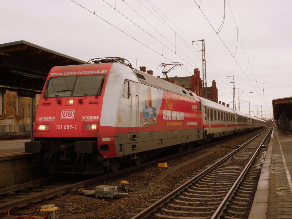 Am 24.12.2012 kam ‎101 089 mit IC 144 in Stendal an und fuhr nach Amsterdam.