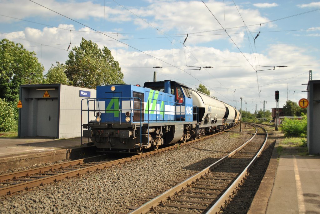 Am 24.August 2010 f�hrt NIAG 4 mit einem Getreidezug durch Moers.
