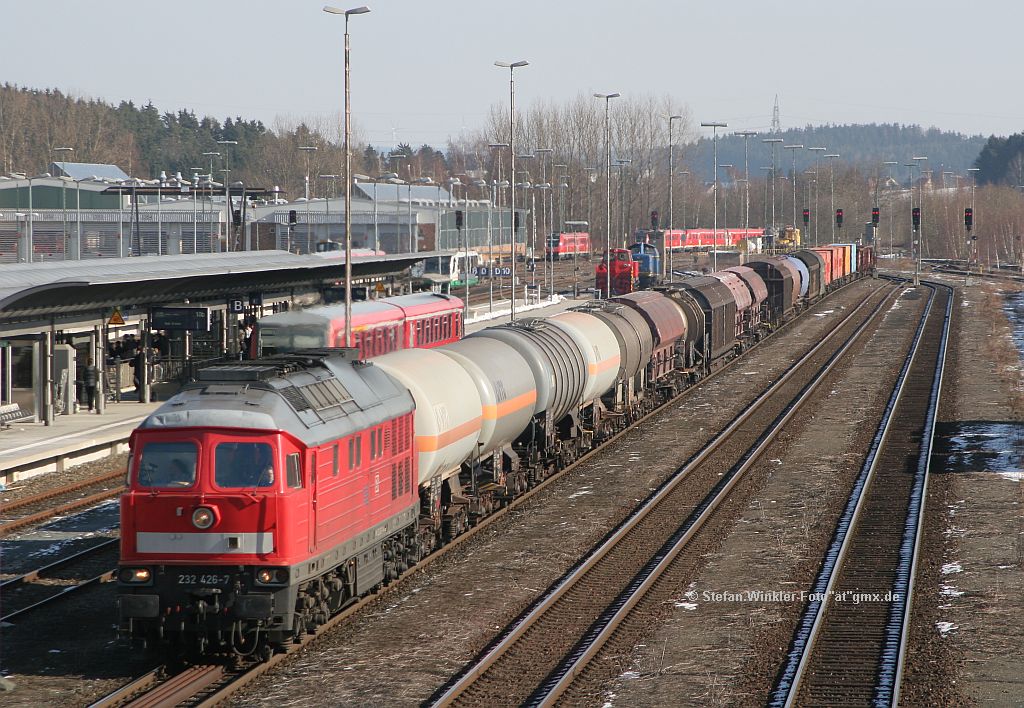Am 25.02.2011 kam dieser Gz aus dem Sden nach Hof Hbf herein und musste tatschlich stoppen. Hinten noch ein 628er erkennbar. Nicht mehr lange...