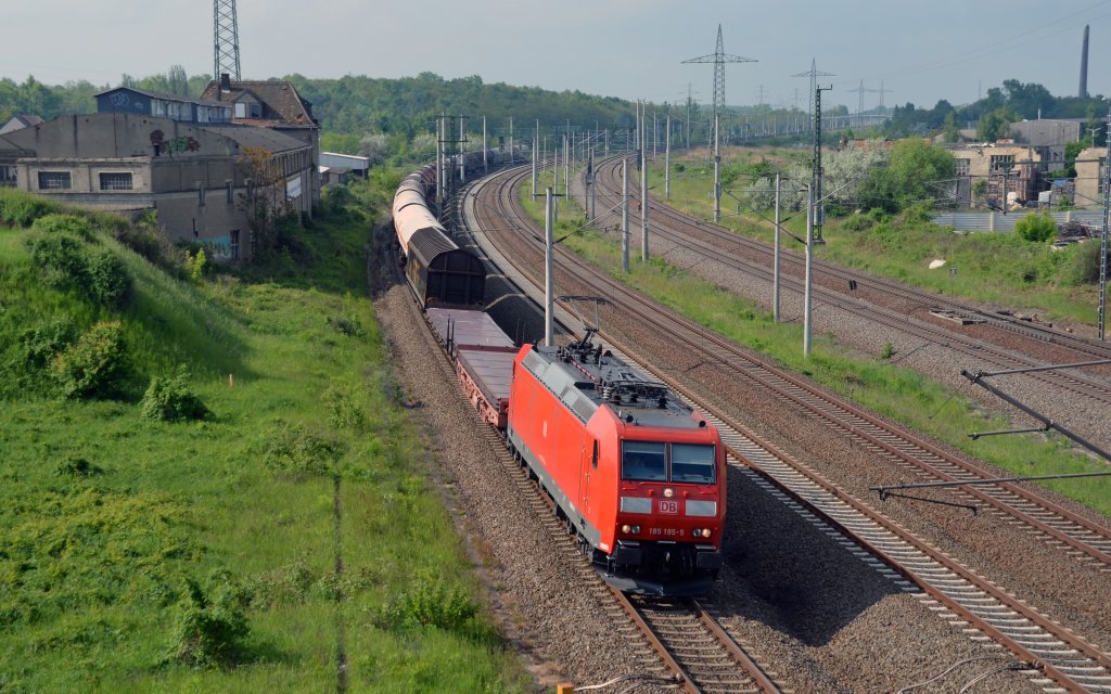 Am 25.05.13 zog 185 195 einen gemischten Gterzug aus Richtung Leipzig kommend durch Bitterfeld.