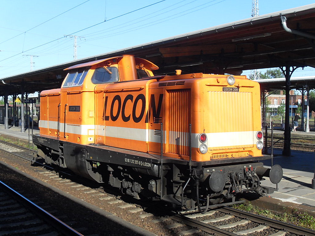 Am 25.05.2012 kam Locon 208 (212 357-8)durch Stendal.Nach kurzem Kaffee holen ging es weiter in Richtung Berlin.
