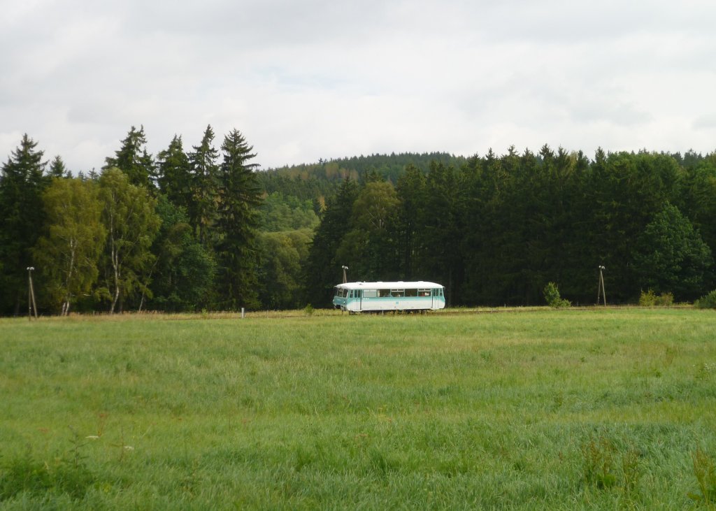 Am 25.08.12 fuhr die Wiesentatalbahn wieder. Mit 772 155-8, hier nach Wstenditterdorf.
