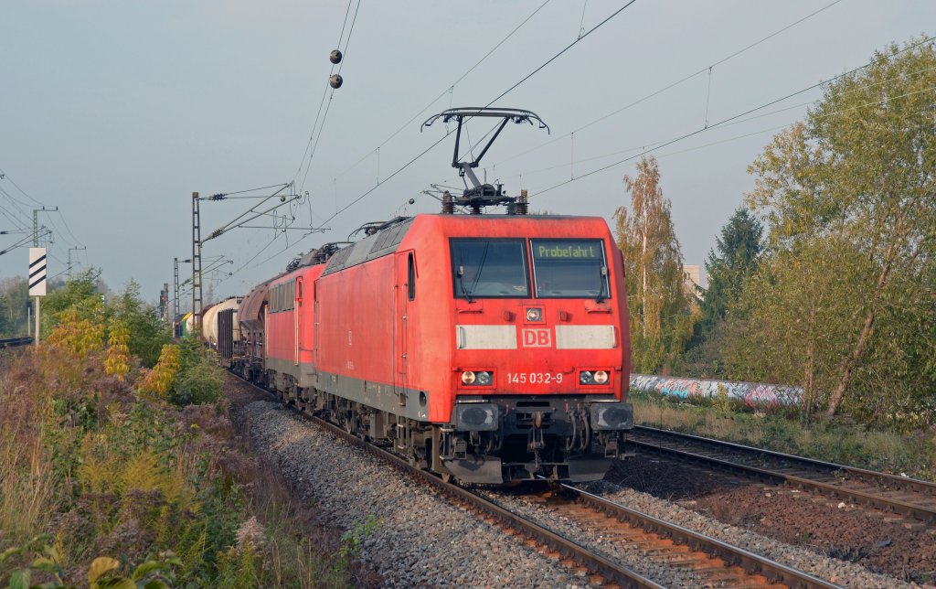 Am 25.10.11 rollte 145 032 mit 140 459 und einem gemischten Gz durch Halle-Rosengarten Richtung Rbf Halle(S).