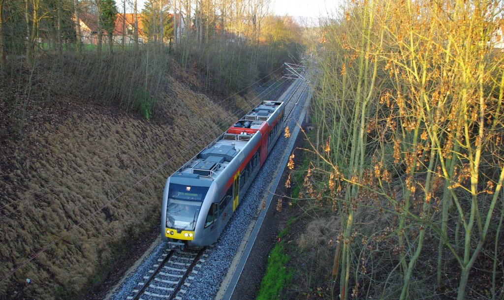 Am 25.11.2009 fuhr wieder ein GTW der HLB auf den neuen Gleisen zum Stadtbahnhof Eschwege. Zu erneuten Testzwecken. Hier ein Bild von der Brcke An der Kalkmhle hinunter