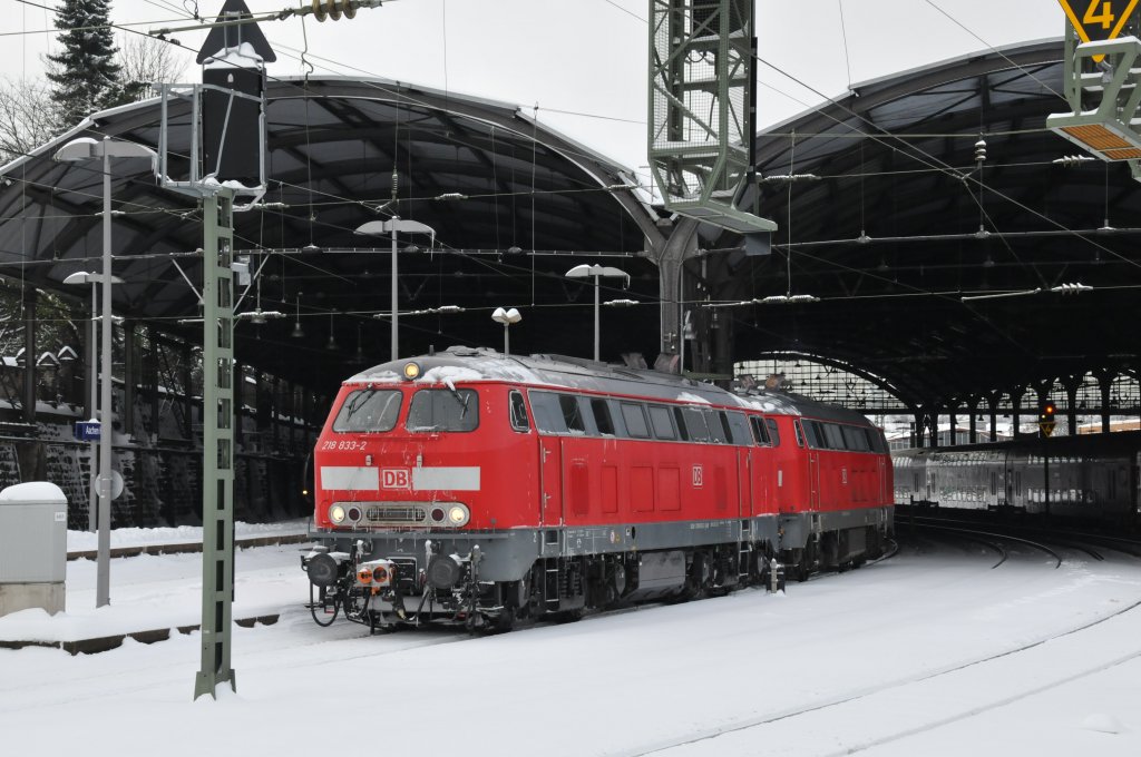 Am 25/12/2010 statteten die mit ICE-Abschleppkupplungen versehenen 218 833-2 und 218 813-4 dem Aachener Hbf einen Kurzbesuch ab, bevor sie wieder unverrichteter Dinge in Richtung Kln entschwanden. 