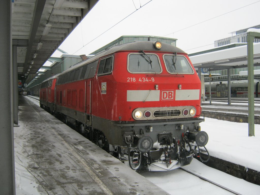 Am 25.12.2010 warteten 218 434-9 und 218 495-0 auf die ausfahrt in die Abstellanlage.