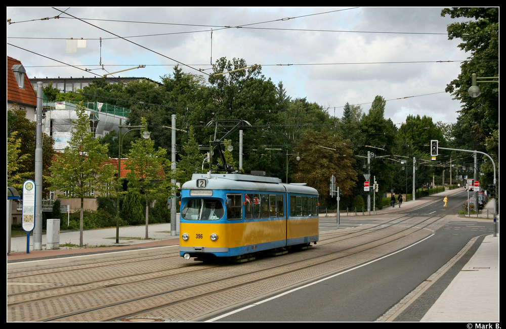 Am 25.August f�hr der D�wag 396 auf der Linie 2. Hier am Hauptbahnhof.