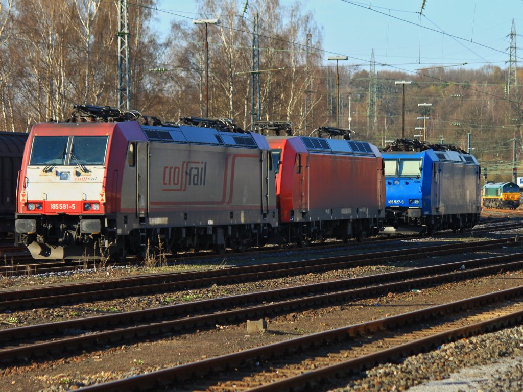 Am 26.03.2012 stehen in Herzogenrath 185 591-5, 145 092-3 und 185 527-9 von Crossrail. Im Hintergrund sieht man noch die Class66 PB17 der Rurtalbahn.