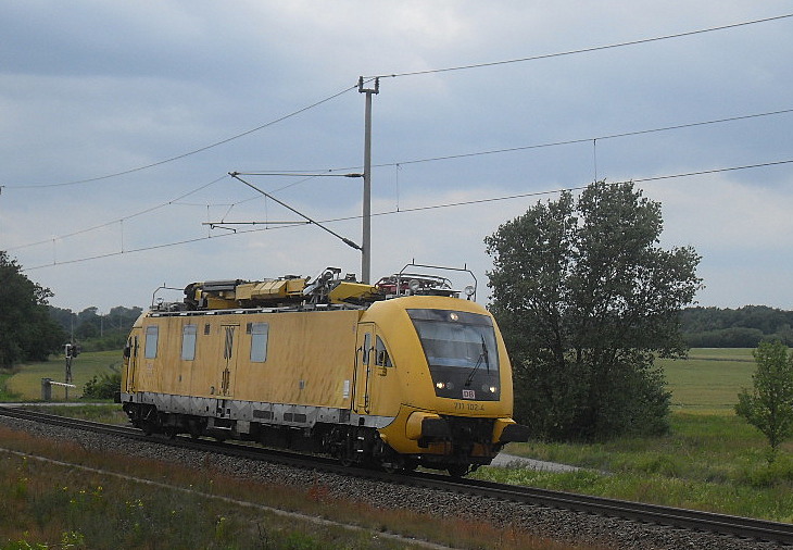 Am 26.06.2012 kam 711 102 aus Richtung Salzwedel mit Einfahrt nach Stendal.