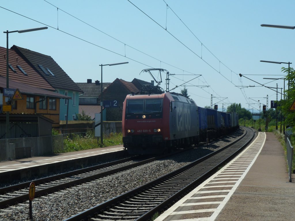 Am 26.07.2012 kam die SBB Cargo Re 482 020-5 an mir vorbei. Hier ist sie gerade in Ringsheim.