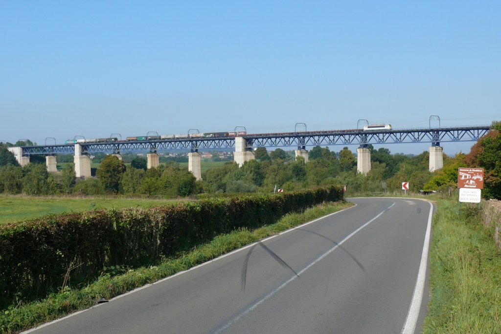 Am 26/09/2008 berquerte der von einer 28er gezogene Gterzug den Viadukt von Moresnet. Am Zugende hing damals der EuroSprinter 1812. Es dauerte dann schliesslich noch 3 Jahre, bis diese neuen Loks endlich auf dem belgischen Netz planmssig eingesetz werden konnten.