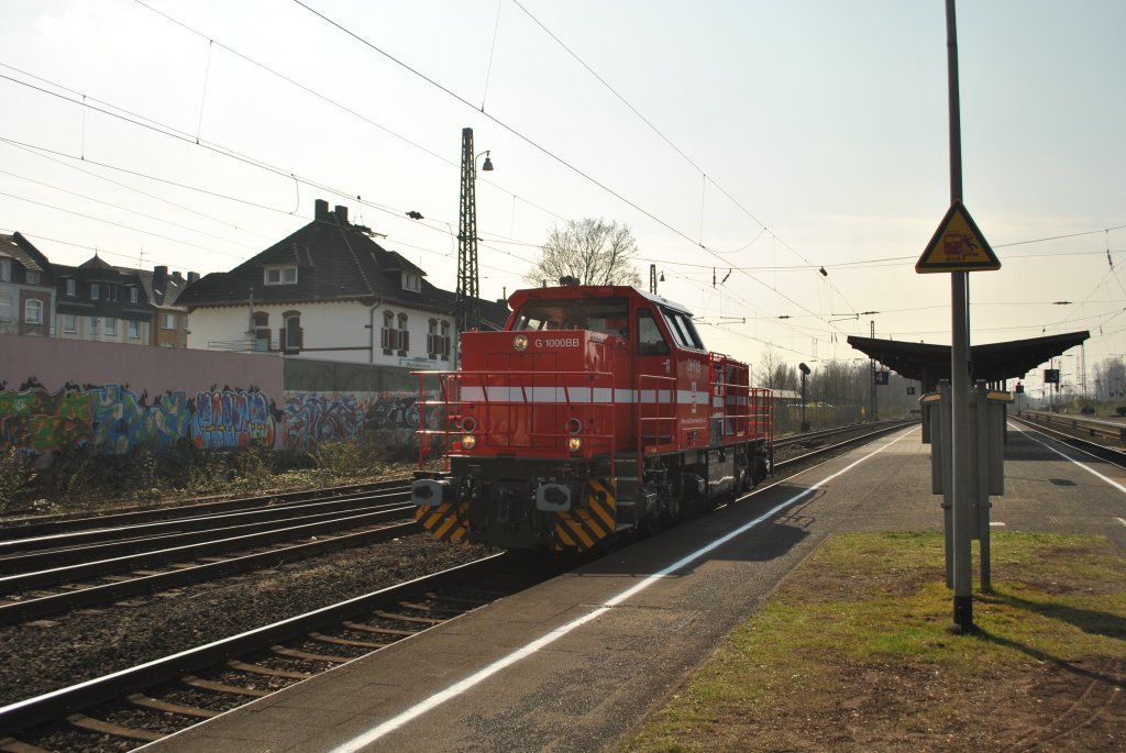 Am 27. Mrz 2011 fhrt DH715 (G1000 BB) Lz durch Rheinhausen.