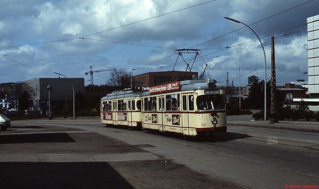 Am 27.04.1985 sind Tw 241 und ein weiterer Tw unterwegs nach Wellingdorf