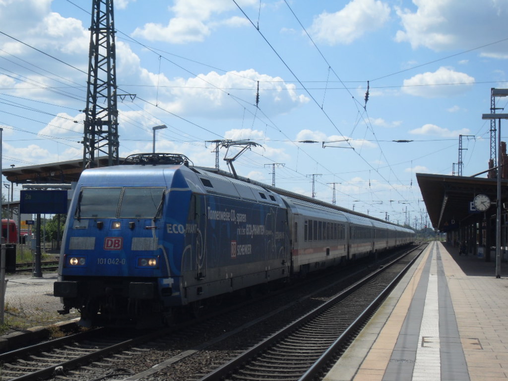 Am 27.05.2012 kam 101 042 mit dem IC 143 in Stendal an.