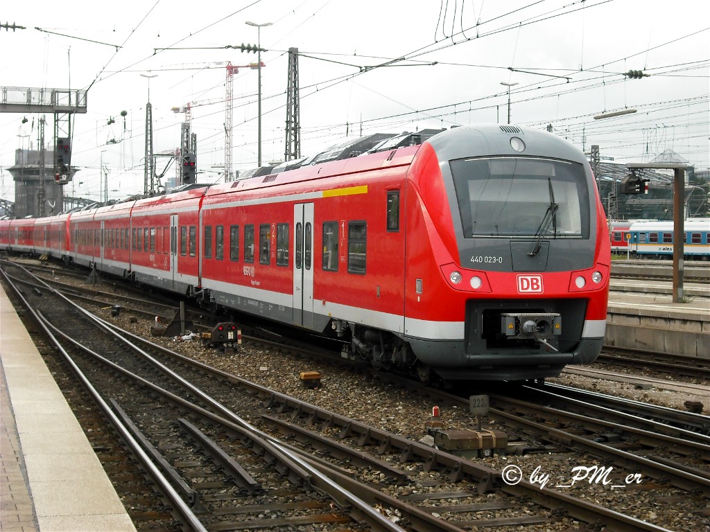 Am 27.06.2009 fhrt 440 023-0 in den Mnchner Hbf ein um dann als RE seine Fahrt aufzunehmen.